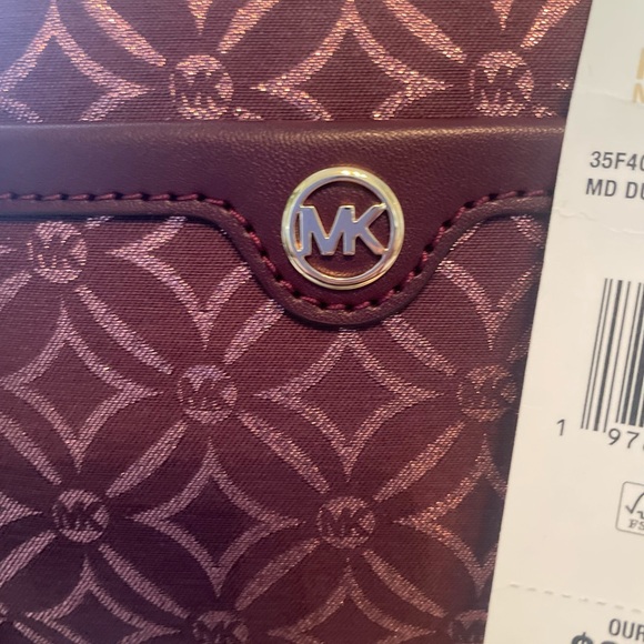 NEW Micheal Kors travel crossbody with strap. Burgundy with signature logo - Picture 5 of 6
